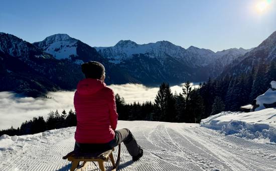 Gemütliches Rodeln mit Sonnenstopp